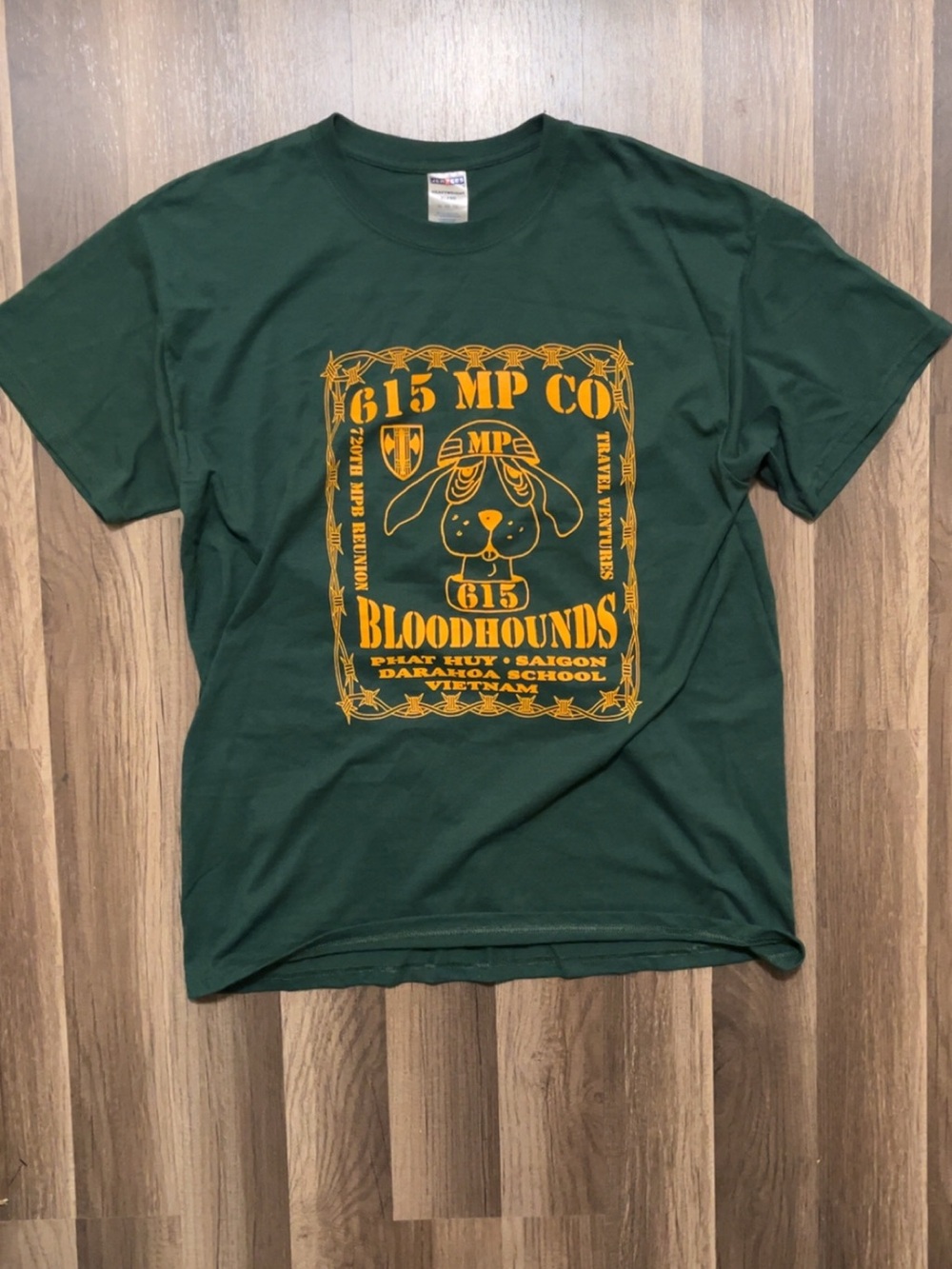 615 Military Police Company Bloodhounds Veteran Mens XL Green Shirt
